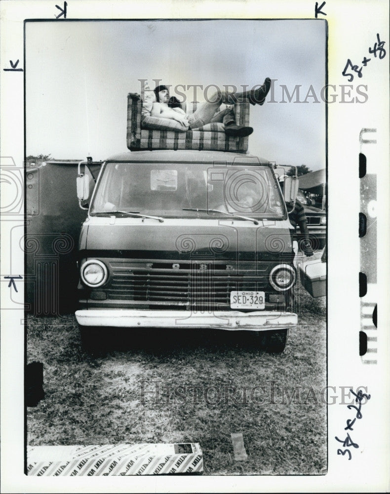 1984 Press Photo Boat race fan in Detroit Strohs Thunderfest,Dirty Ernie - Historic Images