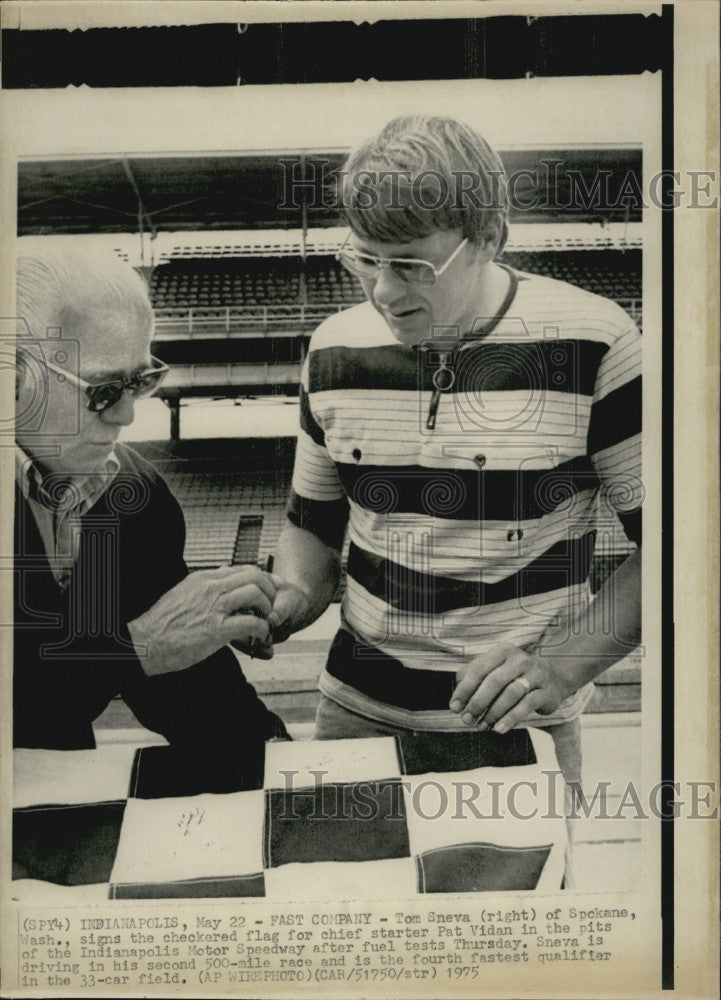 1975 Press Photo Tom Snava and chief starter Pat Vidan at Indianapolis - Historic Images