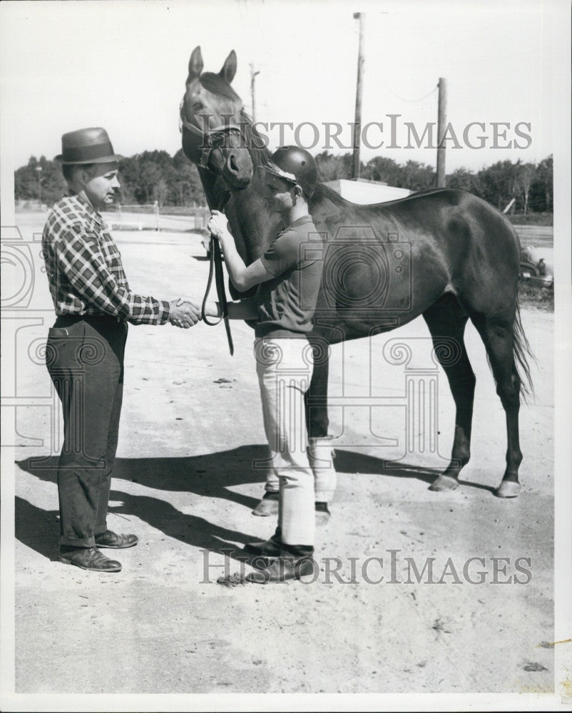 1963 Press Photo Trainer Fred Parziale,left,and George Cardy with Lord Lyric - Historic Images