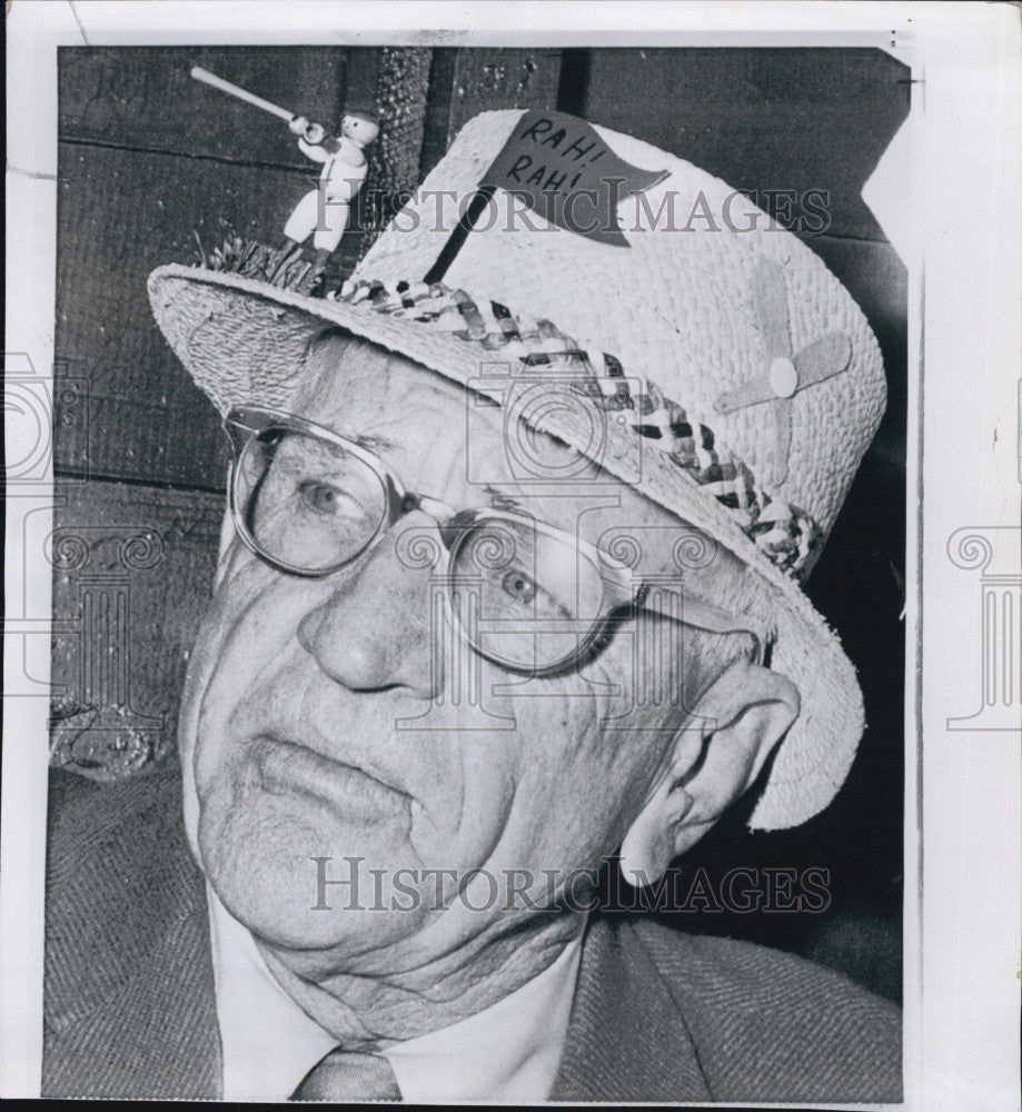 1959 Press Photo Manager Casey Stengel Of NY Yankees With Straw Hat - Historic Images