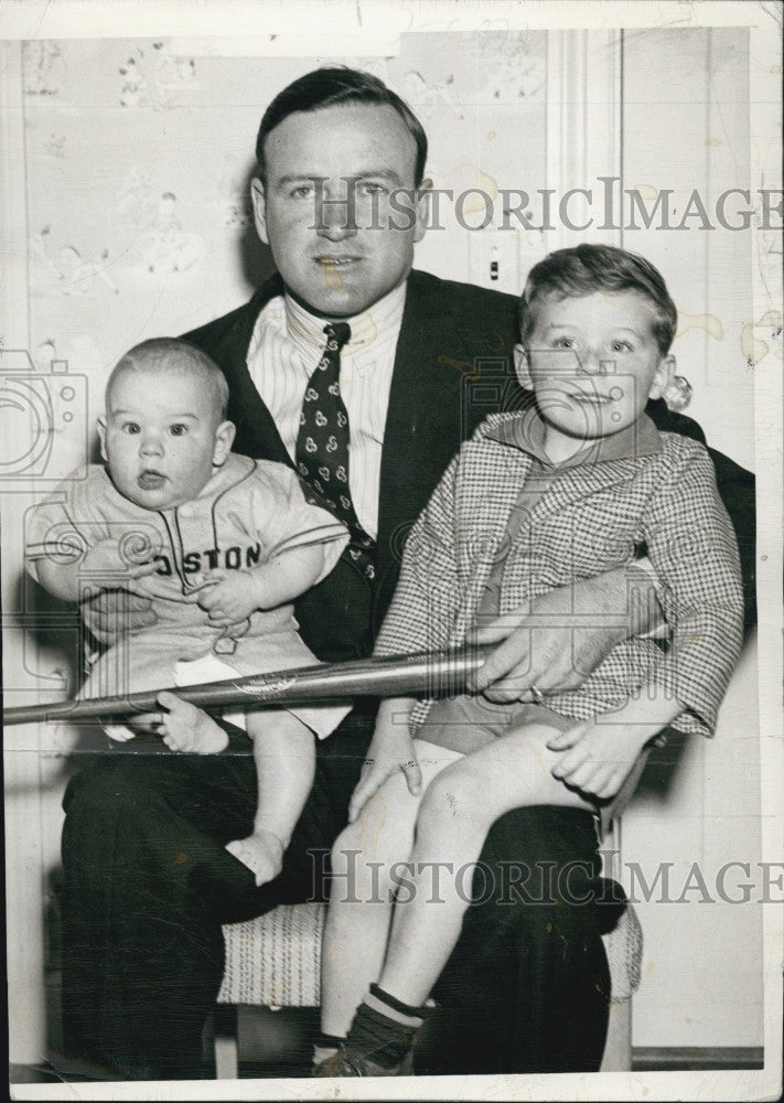 1941 Press Photo Red Sox Manager Joe Cronin with Sons Michael and Tommy - Historic Images