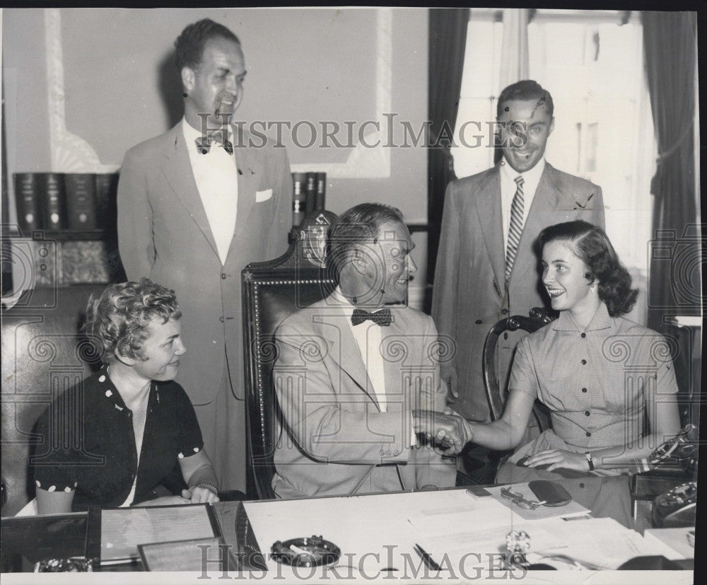 1954 Press Photo Gov. Herter and Miss Judith Drake, Beauty Contestant - Historic Images