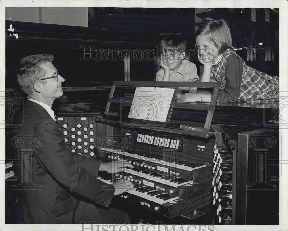 1971 Press Photo R.Rice Nutting - Historic Images