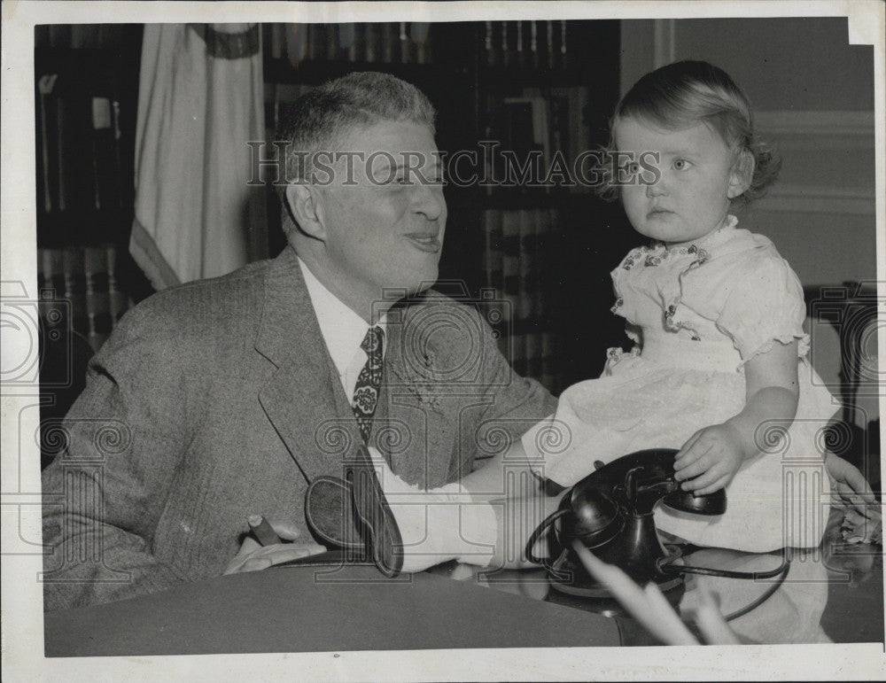 1947 Press Photo Clarence A. Barnes - Historic Images