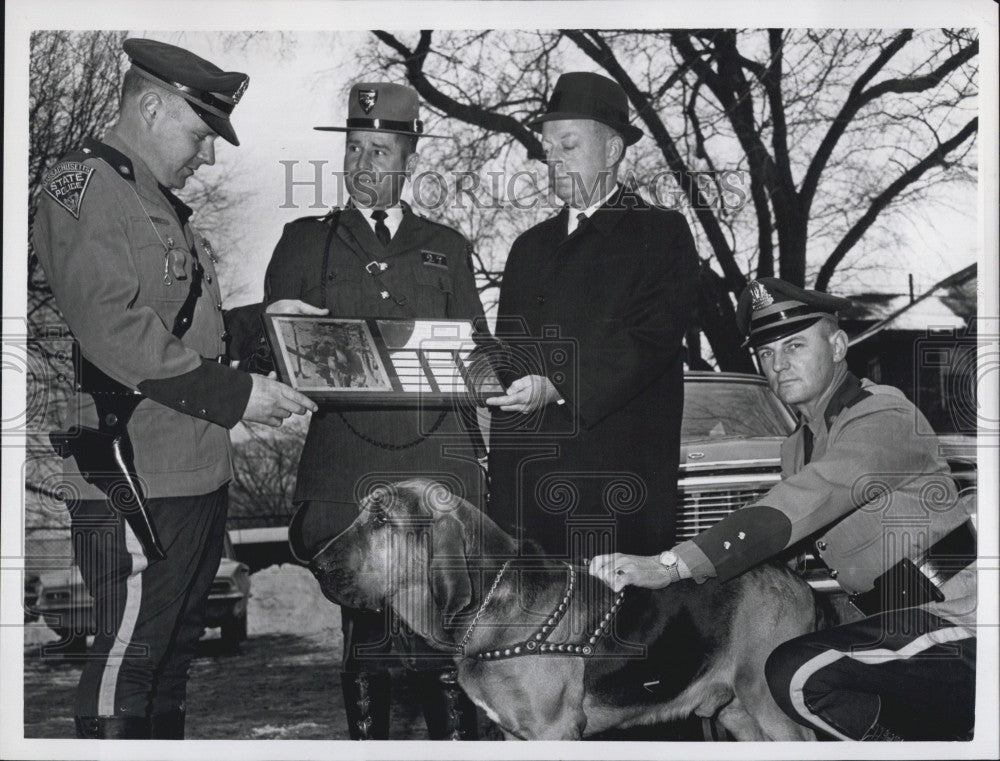 1955 Press Photo Trooper R Heck,Sgt LE Hetu,Comm RR Coples,PV Conway - Historic Images