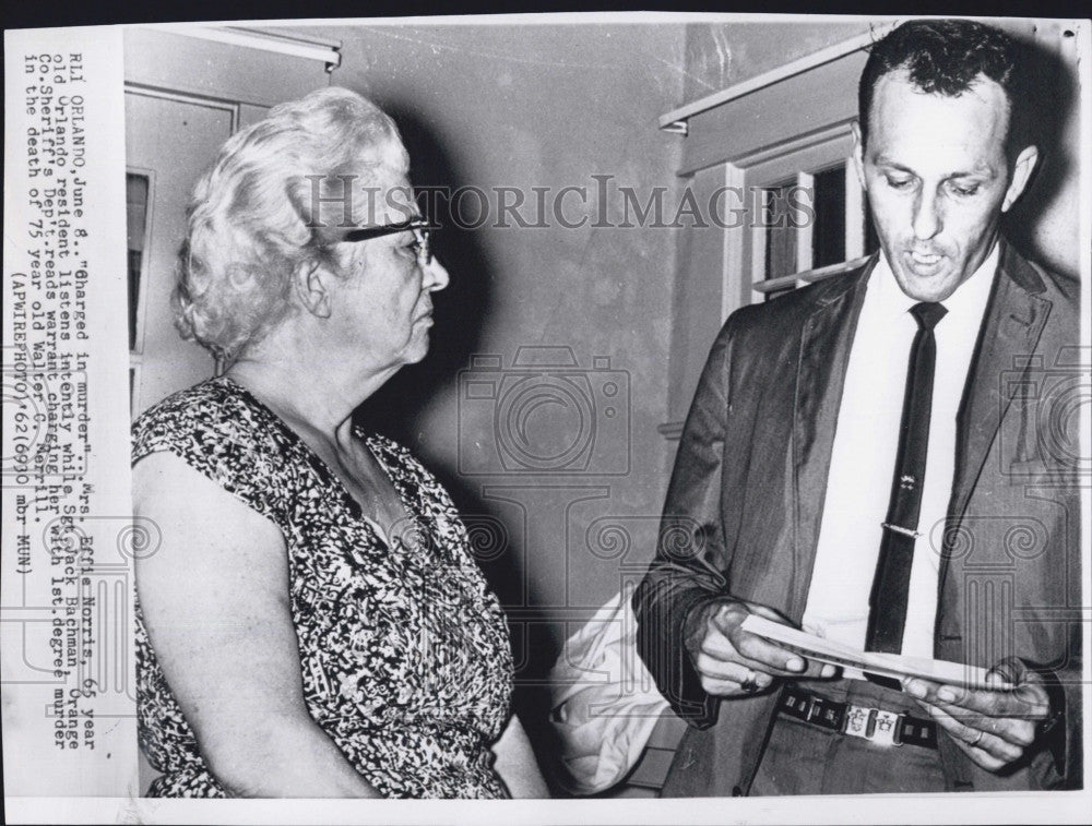 1962 Press Photo Mrs. Effie Norris And Sgt. Jack Bachman - Historic Images