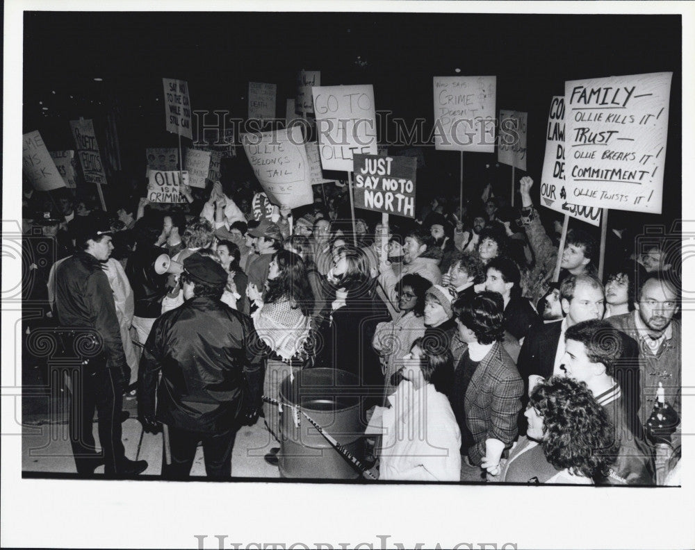 1988 Press Photo  Ollie North at a rally - Historic Images