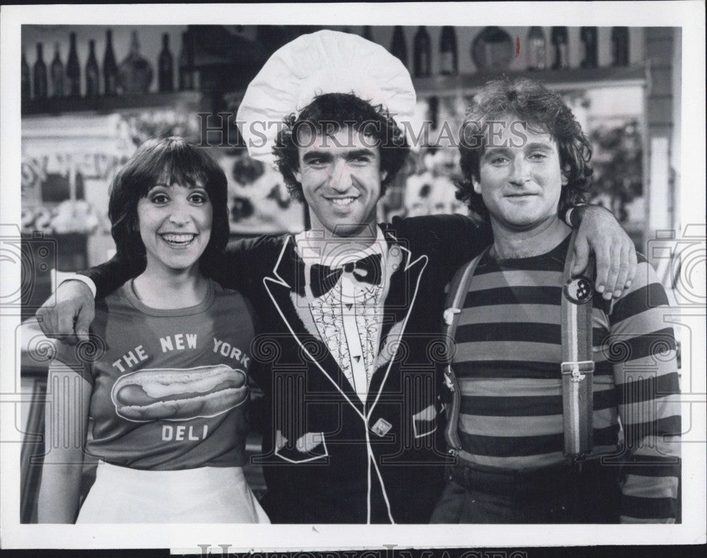 1979 Press Photo Gina Hecht, Hay Thomas and Robin Williams of &quot;Mork and Mindy&quot; - Historic Images