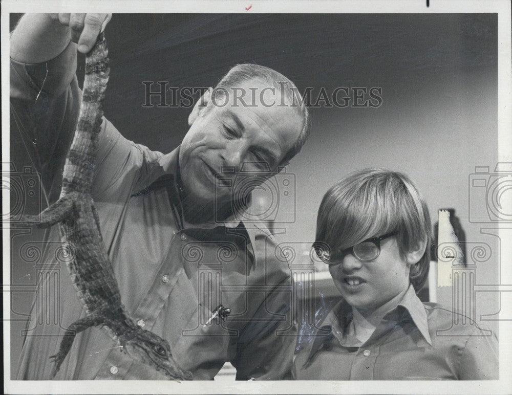 1971 Press Photo Don Herbert and Ron Vered&quot;Living Animal Fossils&quot;,&quot;Mr Wizard&quot; - Historic Images