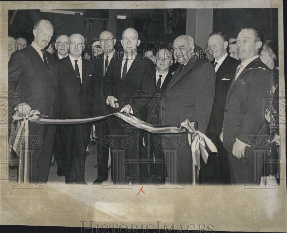 1965 Press Photo Jordon Marsh Irish Opening Dr Patrick Hillary with J.C.B. - Historic Images