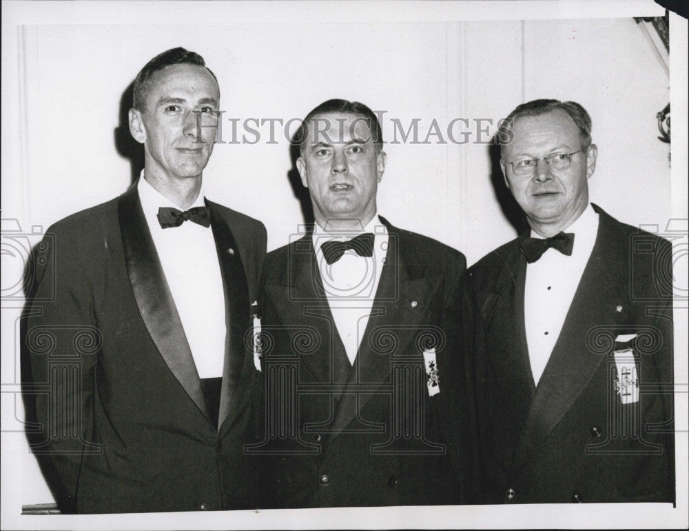 1954 Press Photo Lester W Herzog Jr, Dr. Charles F Gosnell &amp; Theodore A Goodrich - Historic Images