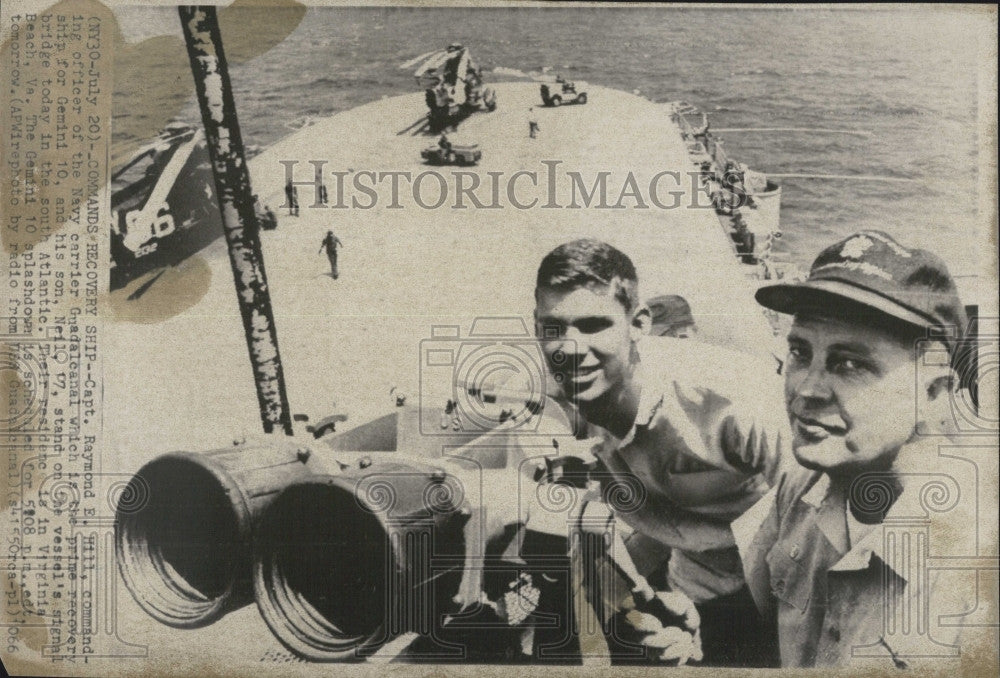 1966 Press Photo Capt Raymond Hill Commanding Navy Carrier Guadalcanal - Historic Images