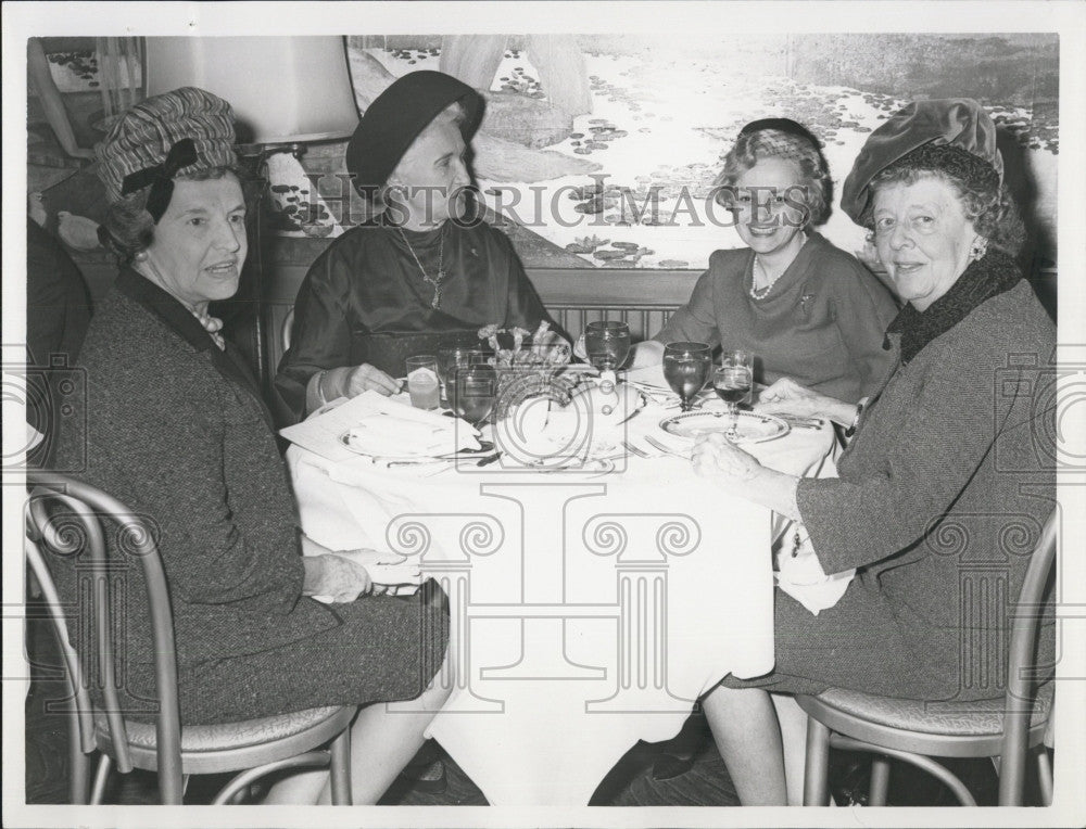 1965 Press Photo Mrs R Burwell,M Bixby,MJ  Diamond &amp; Mrs W Powers - Historic Images