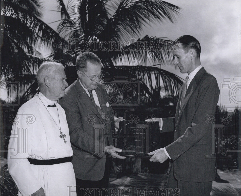 1956 Press Photo Rev Spence Burton,John  Hollister &amp; Earl of RRanfurly - Historic Images