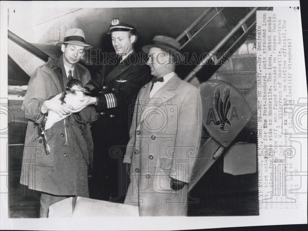 1955 Press Photo Dr Benjamin Burst and Capt WC Wilkerson &amp; a loon - Historic Images