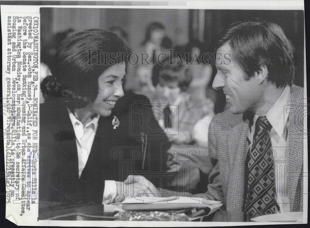 1975 Press Photo Carla Hills and Sen John Tunney D Calif. - Historic Images