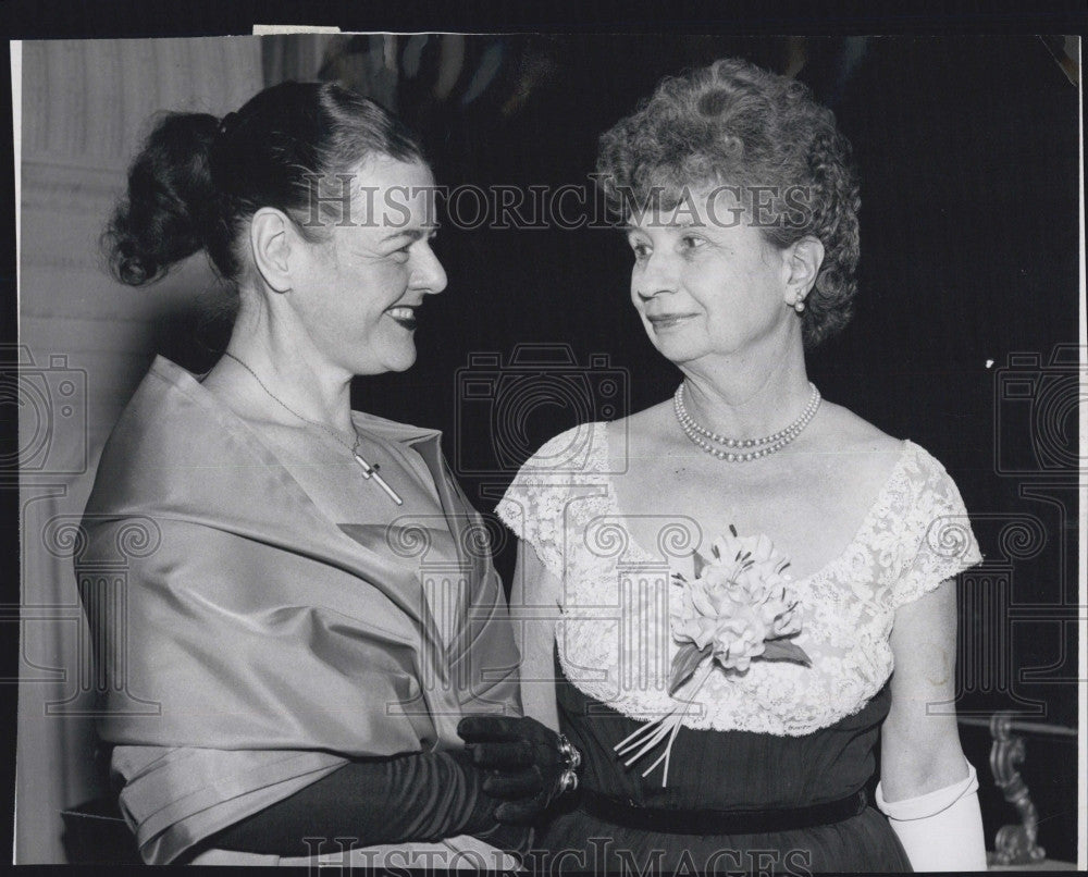 1957 Press Photo Singer  Ancita Shea &amp; Mrs Russell Howell - Historic Images