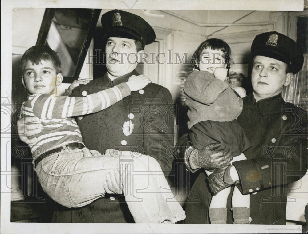 1956 Press Photo Officers Dan Shea &amp; Emmet McNamara &amp; john &amp; Pam Houpes - Historic Images