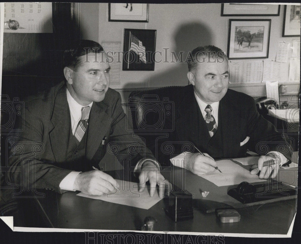 1948 Press Photo Joe Hines and John &quot;Tam&quot; Sheehan - Historic Images