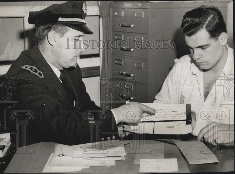 1958 Press Photo Police Chief W. Joseph Shea and John Paul Zani - Historic Images