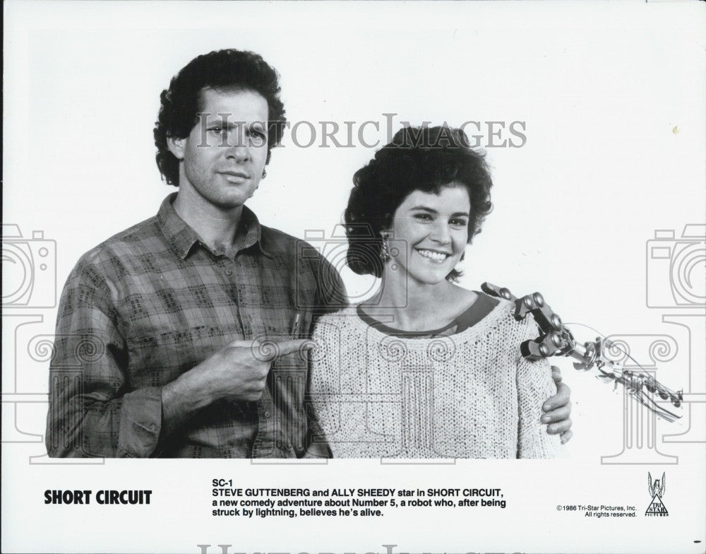 1986 Press Photo Steve Guttenberg and Ally Sheed star in comedy &quot;Short Circuit&quot; - Historic Images