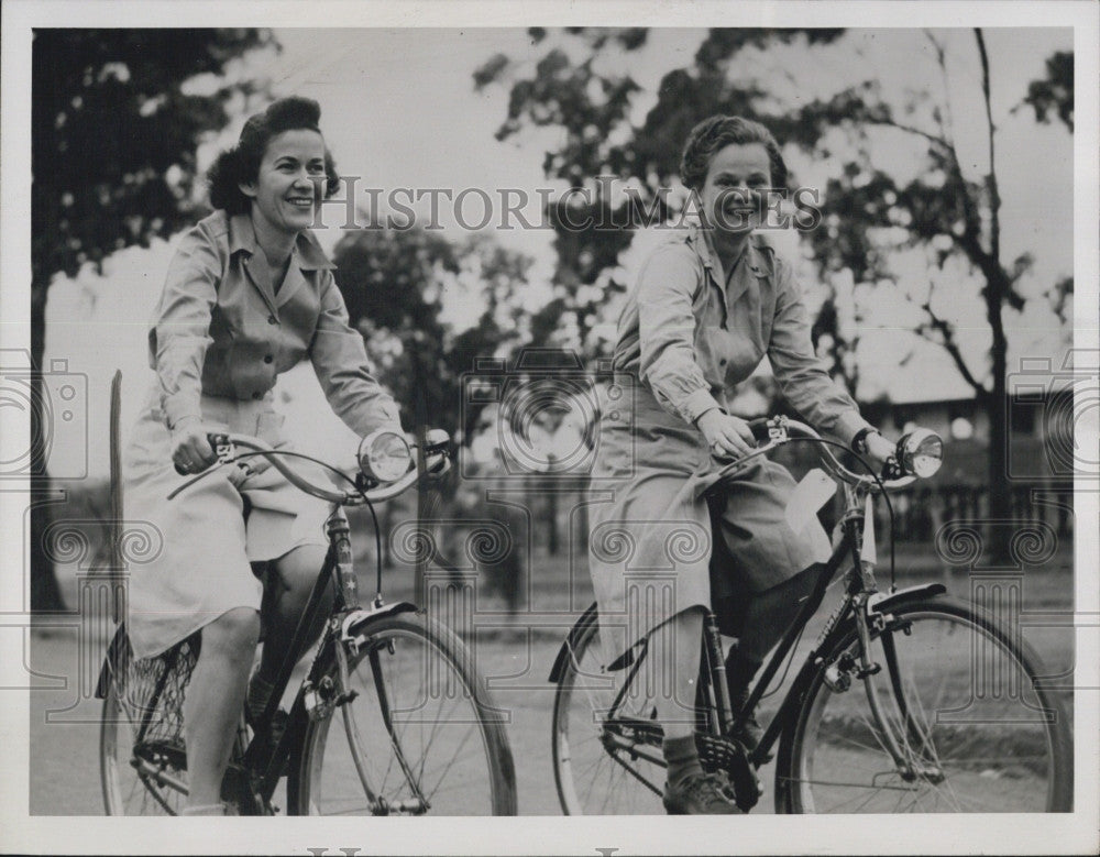 1944 Press Photo 2nd. Lieut. Margo Burneuf and 1st. Lieut. Esther Jacoby - Historic Images