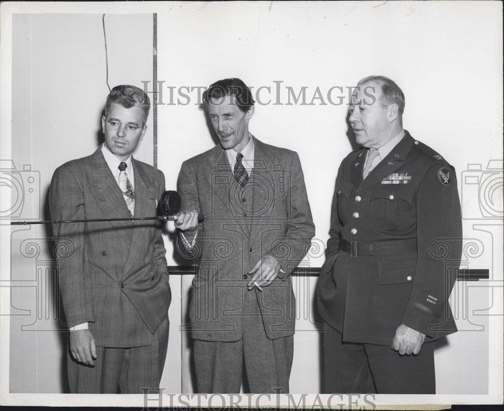 1950 Press Photo John Carradine, Robert Sullivan, Colonel Hugh Mitchell - Historic Images