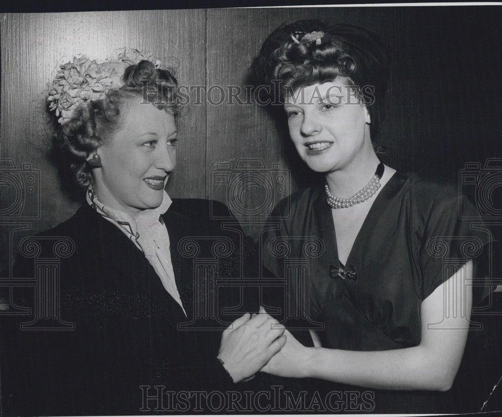 1947 Press Photo Dorothy Stone &amp; Ann Thomas in &quot;The Red Miel&quot; - Historic Images