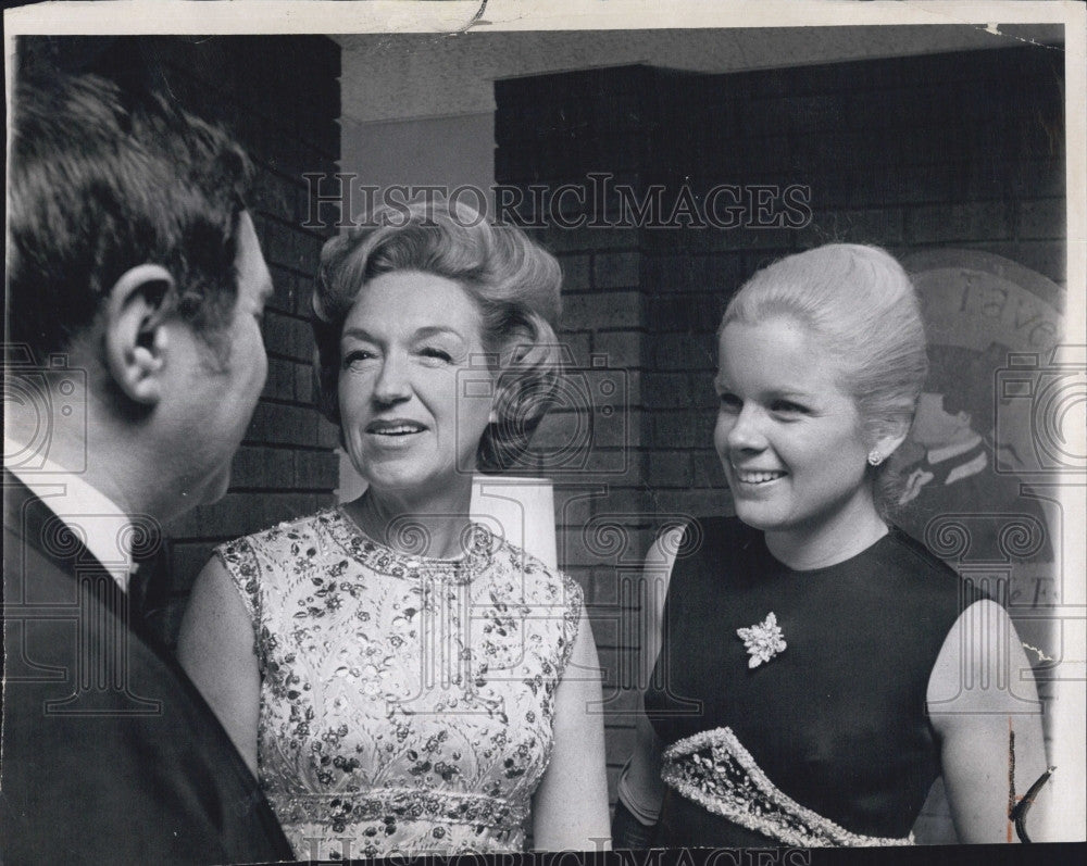 1970 Press Photo Dr. Howard Gollick, Rise Stevens, Mrs. Ernest Henderson - Historic Images