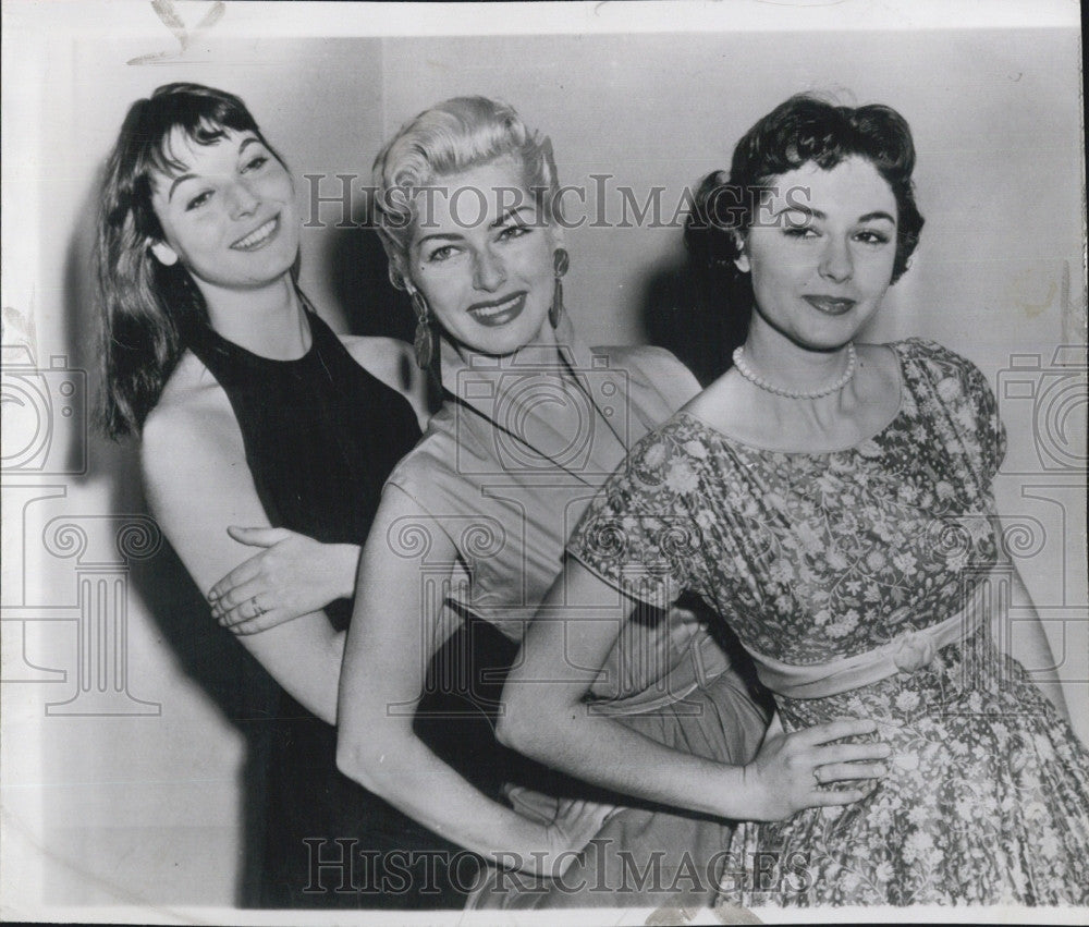 1955 Press Photo Actresses Elsa Martinelli, Dani Crayne and Sue Wagoner - Historic Images