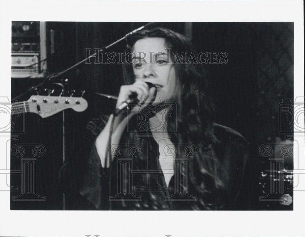 Press Photo Singer and songwriter Alanis Morissette - Historic Images