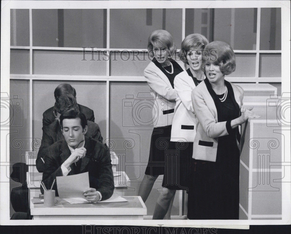 1966 Press Photo Singers Chris, Phyllis, Dorothy McGuire at The Ed Sullivan Show - Historic Images