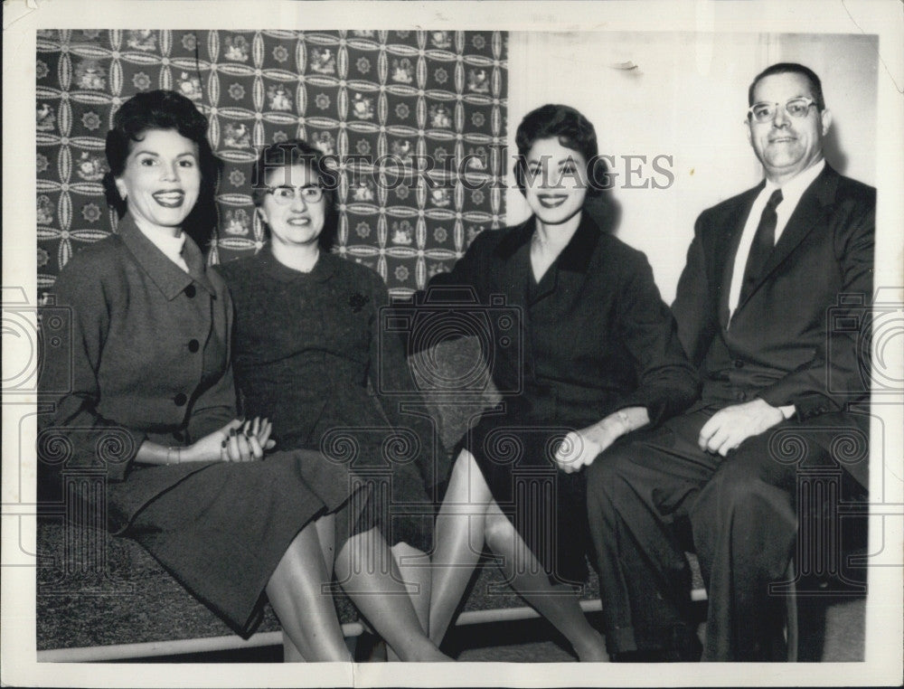 1956 Press Photo Singers Chris &amp; Dorothy McGuire w/ their parents - Historic Images