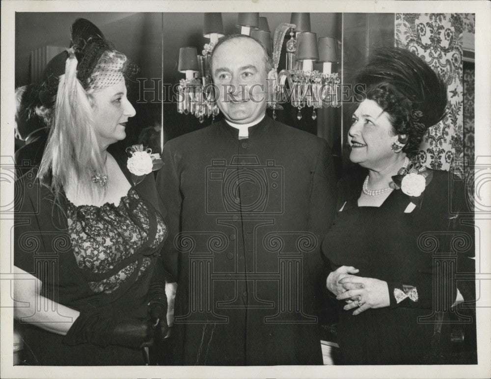 1948 Press Photo Bishop Joseph McGucken, Mrs. Sven Lokrantz  &amp; Louella Parsons - Historic Images