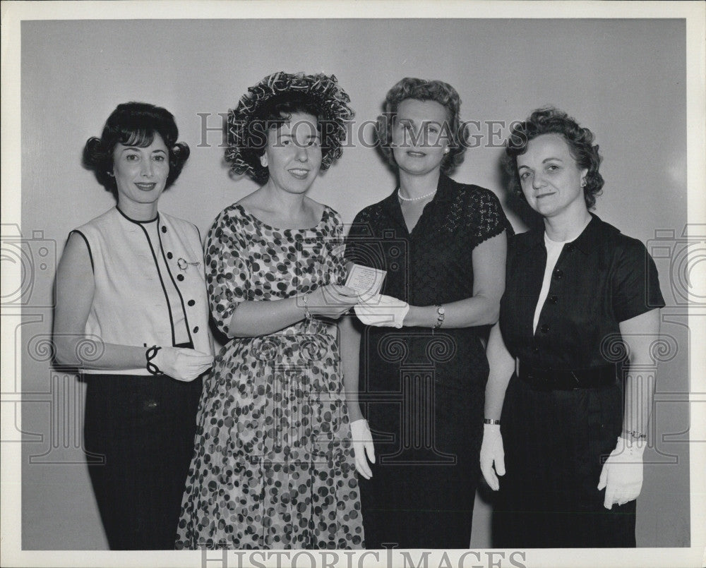 1960 Press Photo Committee Members Planning &quot;Riviera Nights&quot; To Fight Cancer - Historic Images