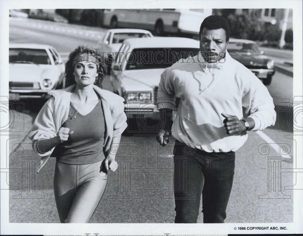 1986 Press Photo Daphne Ashbrook &amp; Carl Weathers in &quot;Fortune Dane&quot; - Historic Images