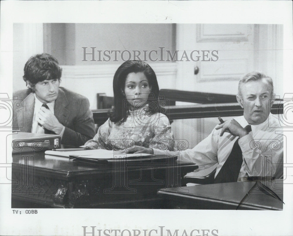 1970 Press Photo Actress Judy Pace and actors Zalman King and Lee Cobb. - Historic Images