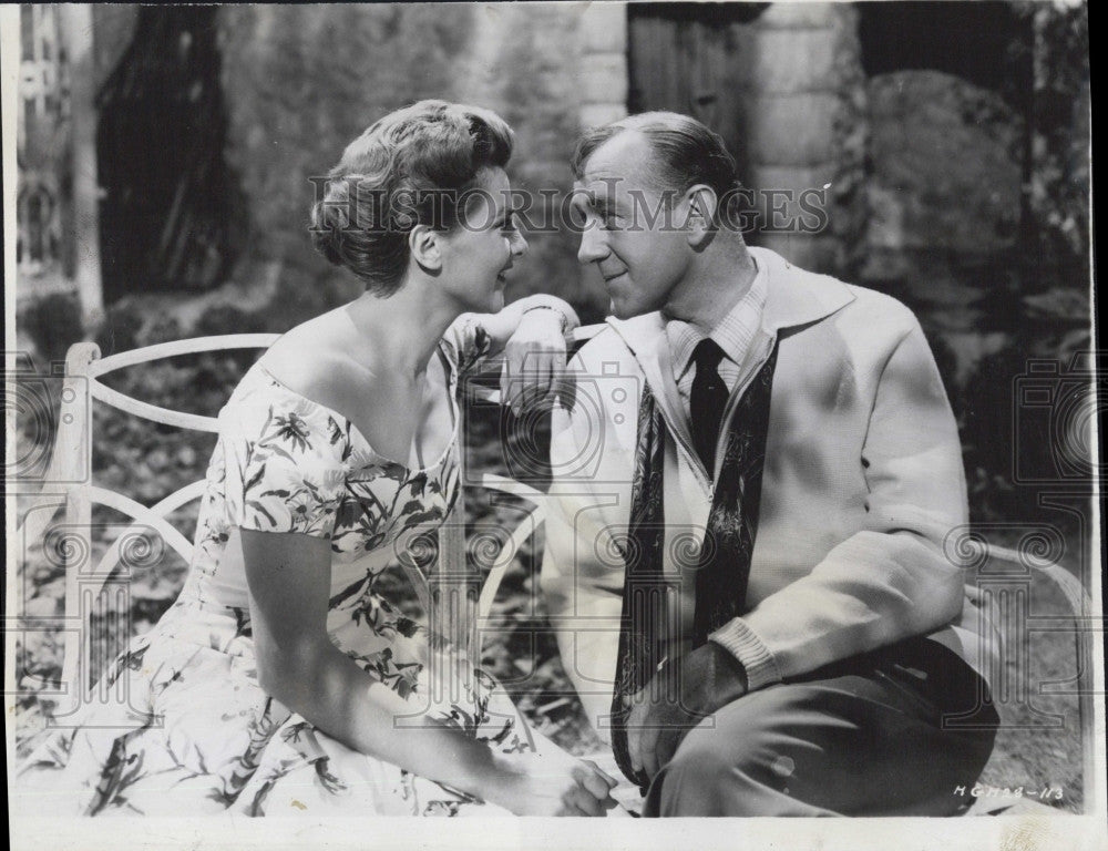 1959 Press Photo Nicole Maurey &amp; Alec Guinness star in &quot;The Scapegoat&quot; - Historic Images