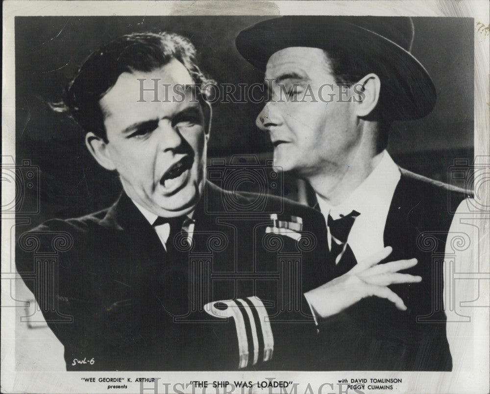 1959 Press Photo David Tomlinson &amp;&quot;Wee Georgie&quot; Arthur in &quot;The Ship Was Loaded&quot; - Historic Images