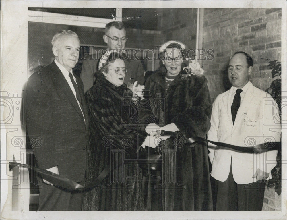 1956 Press Photo Mayor Amelio Della Cheisa, Mrs. Mary Cifrino, Joseph Picone - Historic Images