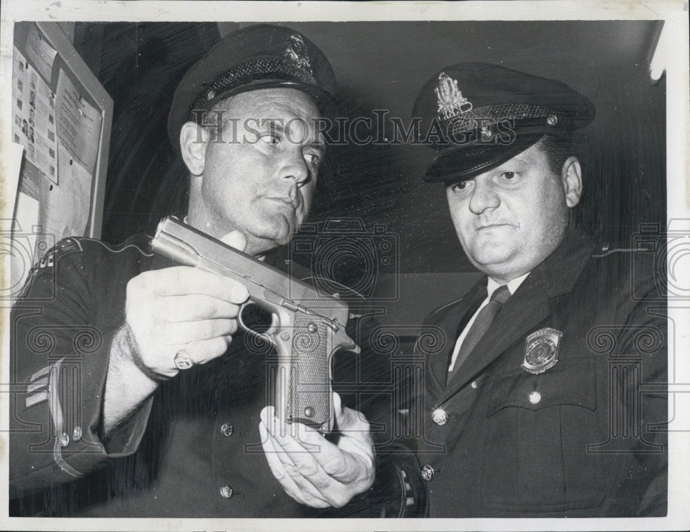 1967 Press Photo MDC Police William Parsons Holds 45 Gun Of Roger Lamier - Historic Images