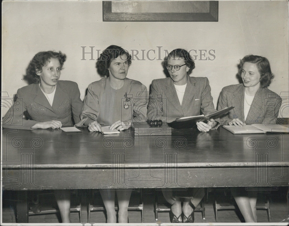 1948 Press Photo Willing Workers for Fall River Junior League. - Historic Images