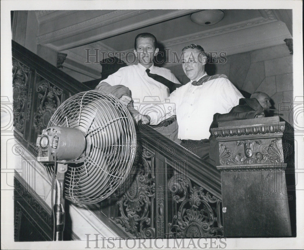 1968 Press Photo Rep David Bartley &amp; Senator Joseph Ward Cooling Off - Historic Images