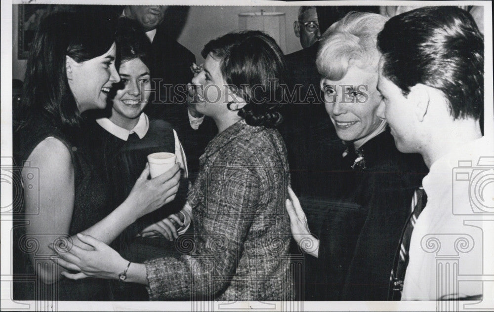 1964 Press Photo Carolyn Magnini.Miss America 1965 and fans - Historic Images