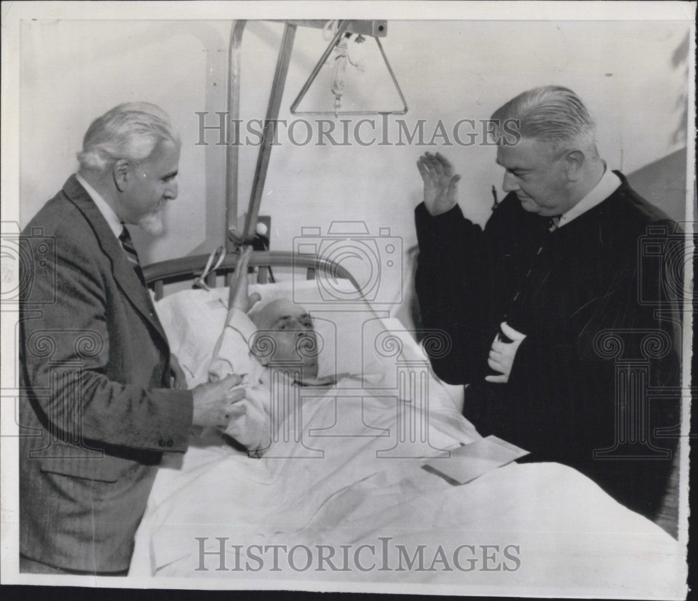 Press Photo Msgr Sigmund Mihalovic,takes oath of citzenship,Judge R Tehan - Historic Images