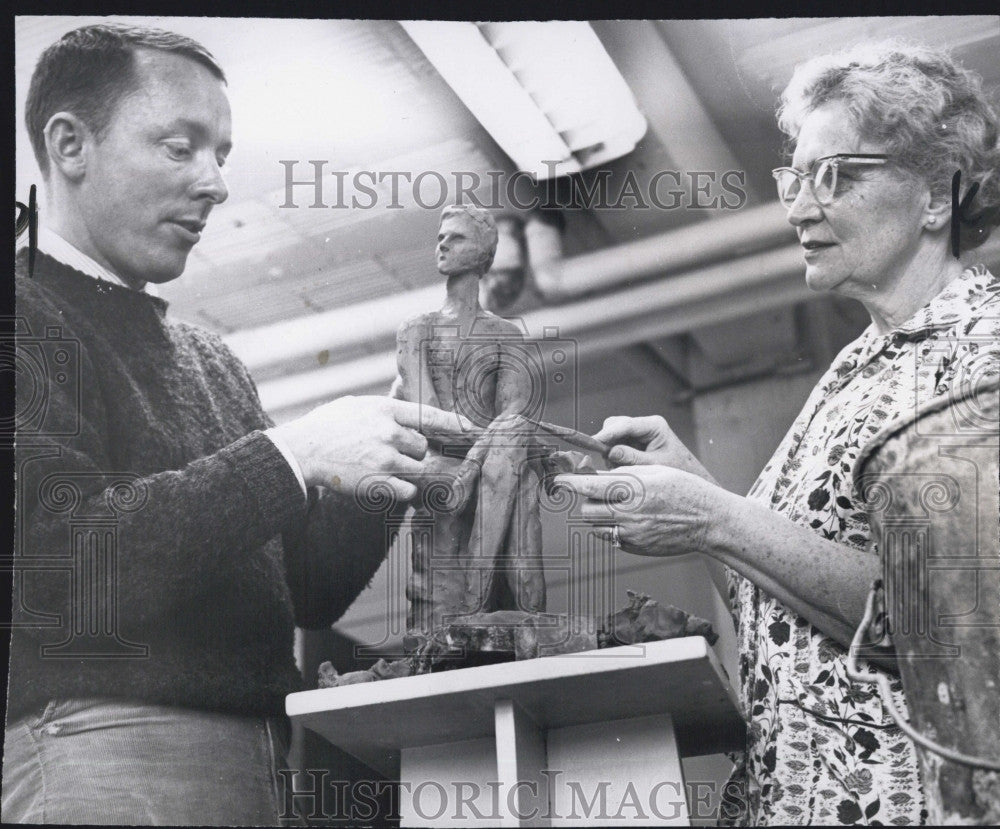 1961 Press Photo Instructor, Frank Edmondson, Gives Advice To Mrs. J. J. Mikkola - Historic Images