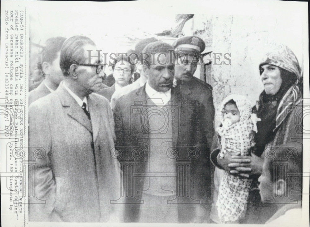 1973 Press Photo Takeo Miki Japan Deputy Premier Tours Syrian Refugee Camp - Historic Images