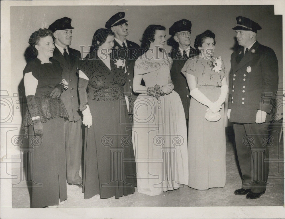 1948 Press Photo Fire fighters &amp; wives,A Mikataritis,M Sullivan,Wm Carroll - Historic Images