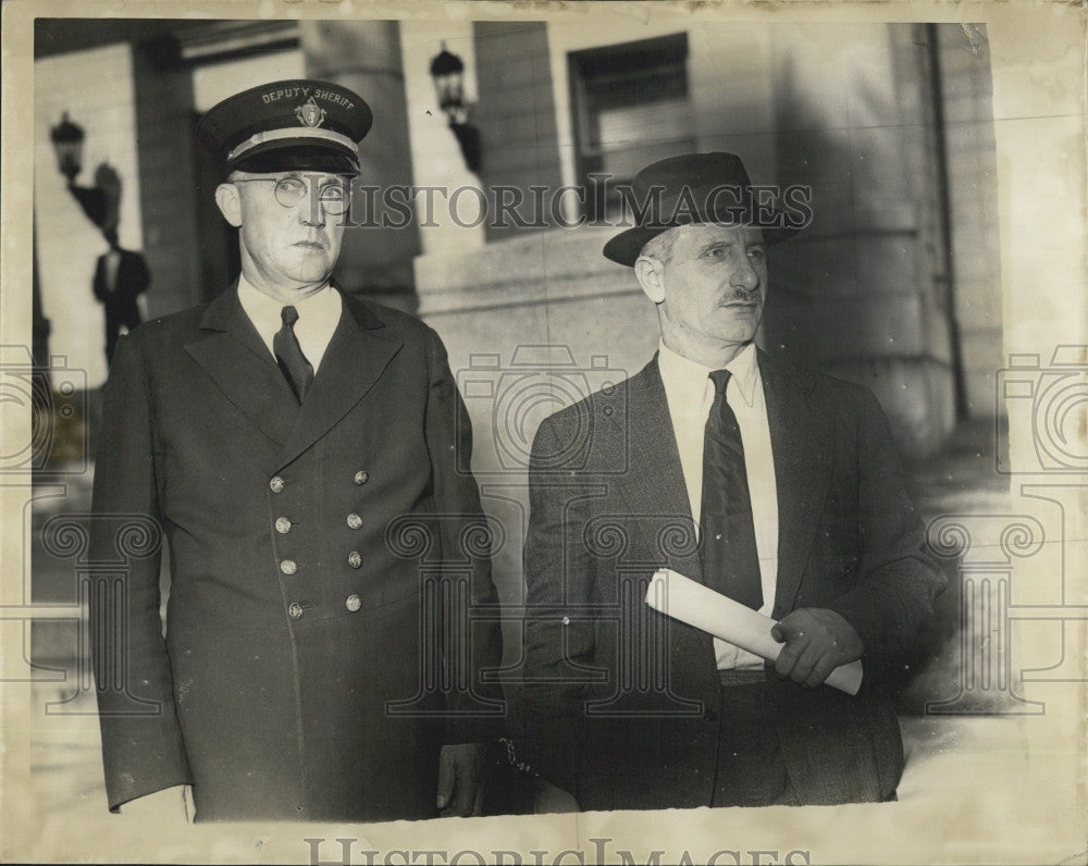 1937 Press Photo Oscar Bartolini in custody of Deputy Ed Downs - Historic Images