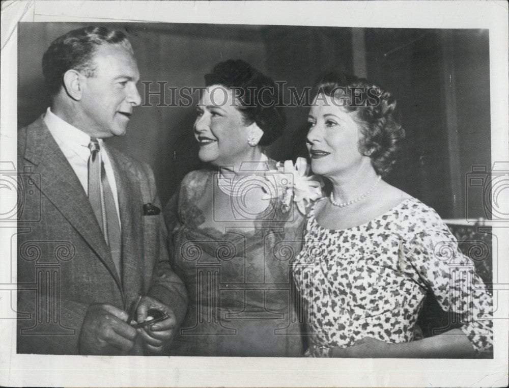 1952 Press Photo Writer Louella Parsons Comedians George Burns Gracie Allen - Historic Images